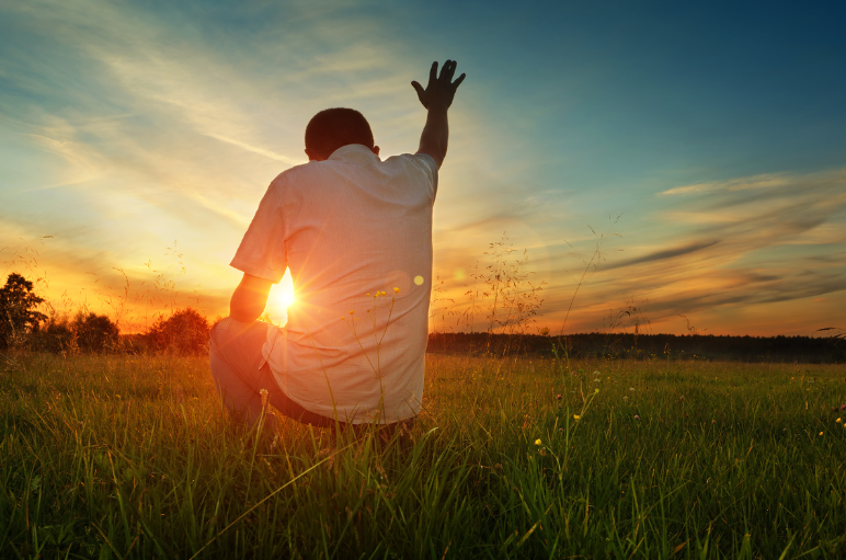 La prière, une arme silencieuse pourtant puissante